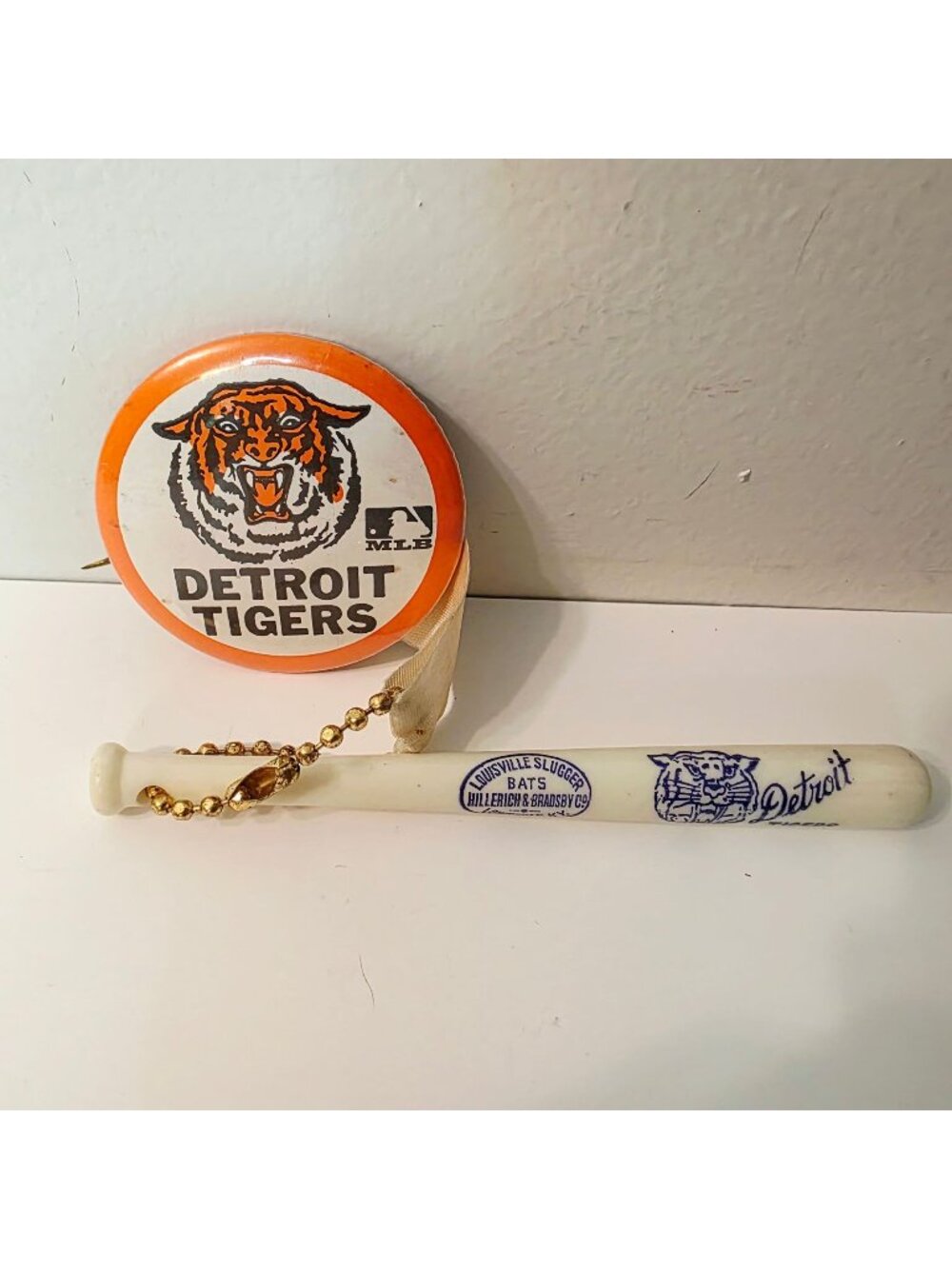 Vtg 60's Detroit Tigers Pinback Button Ribbon And Louisville Slugger Bat Charm